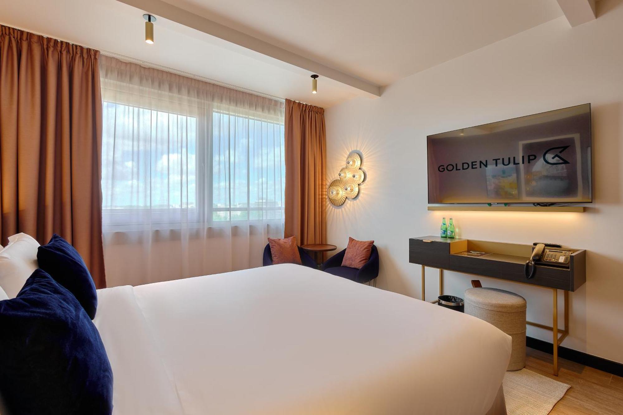 Executive Room One Queen Bed